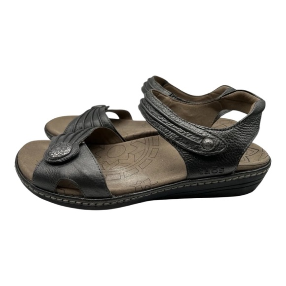Taos Women Leather Grey Silver Sandals Size 7/38  Button Accent Comfort - Picture 1 of 16